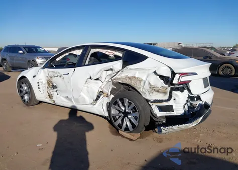 2025 Tesla Model 3 z USA, uszkodzony, nr VIN 5YJ3E1EA4SF049843